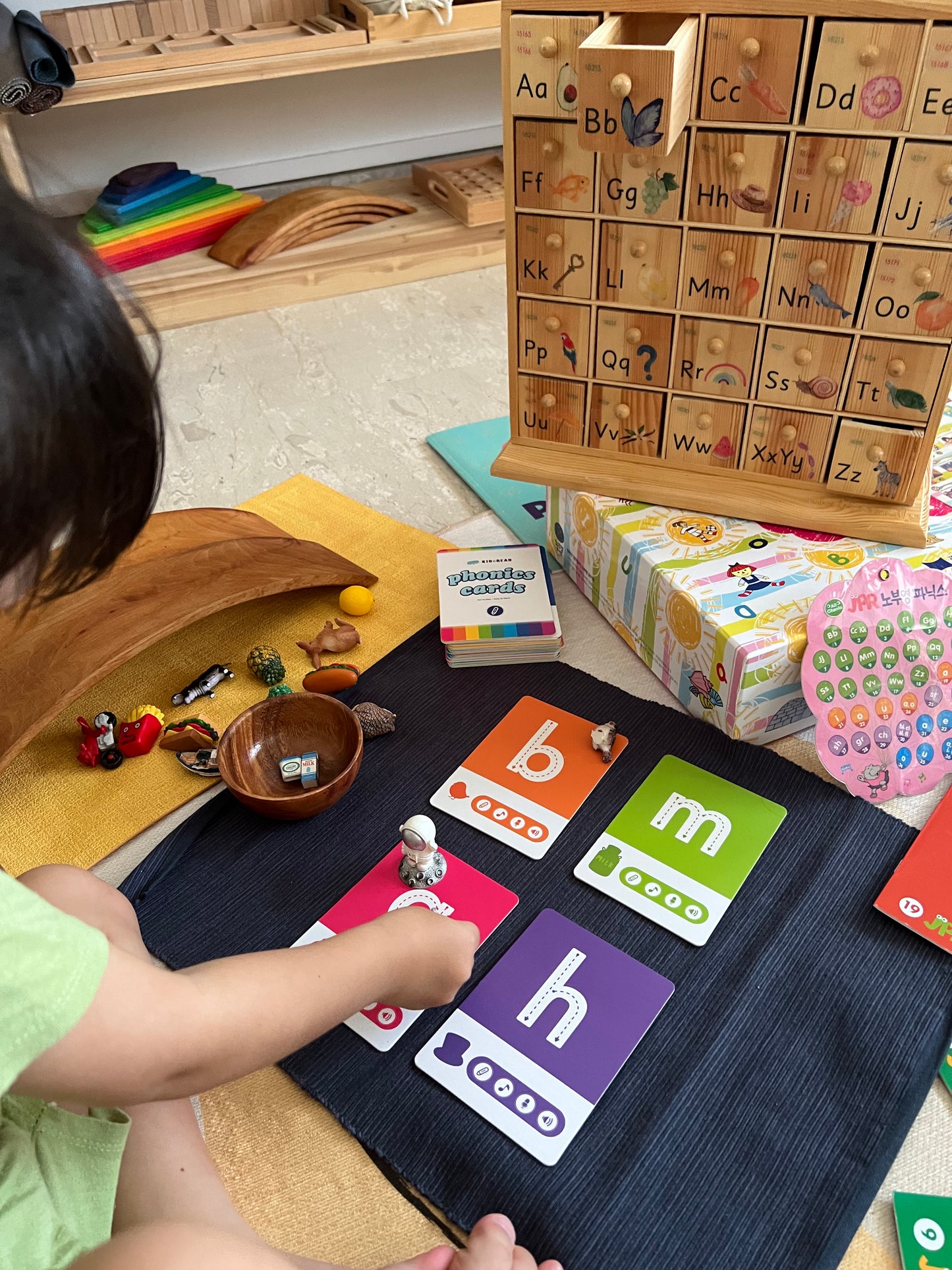 Montessori inspired Sound Cabinet 英文字母盒 連 75件小模型