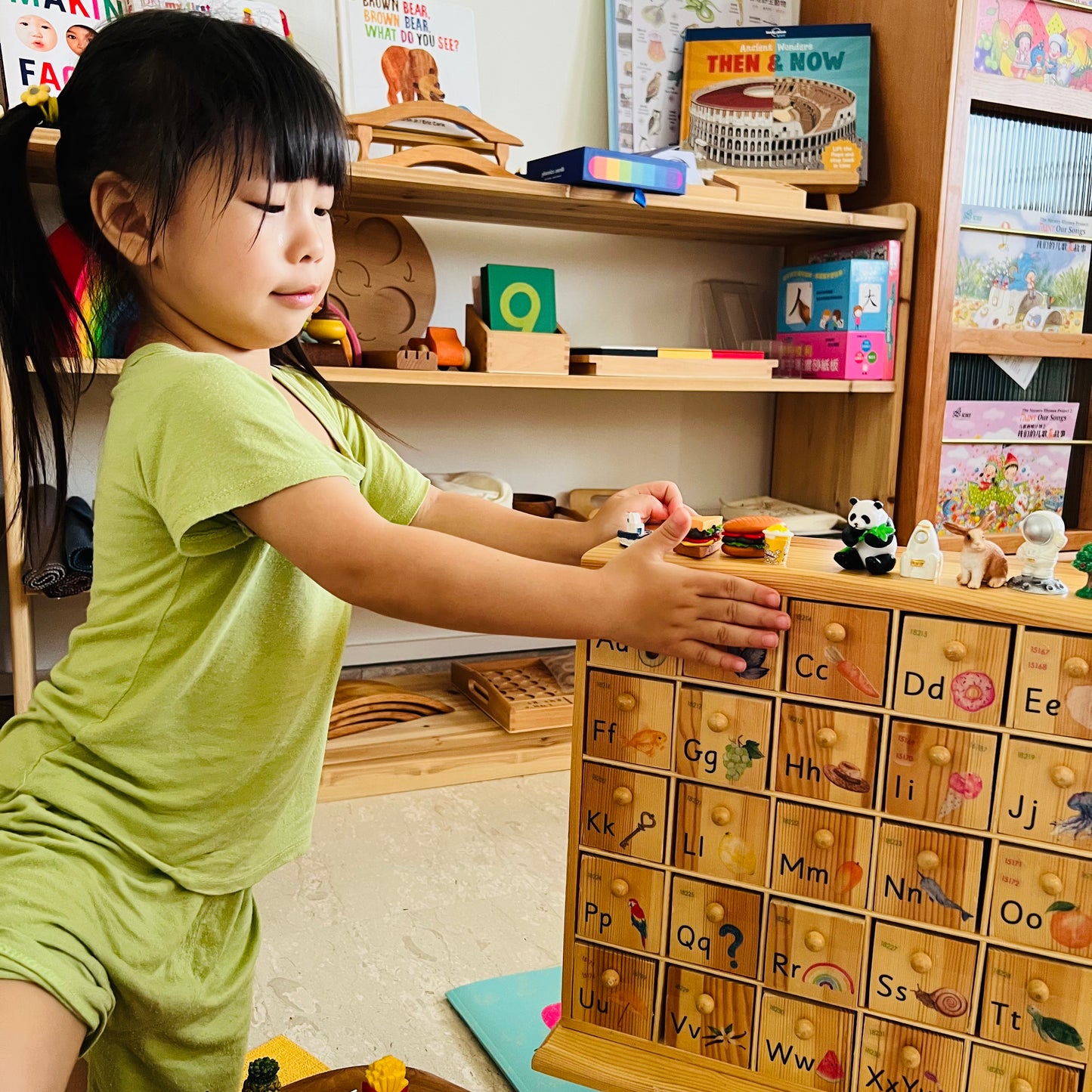 Montessori inspired Sound Cabinet 英文字母盒 連 75件小模型