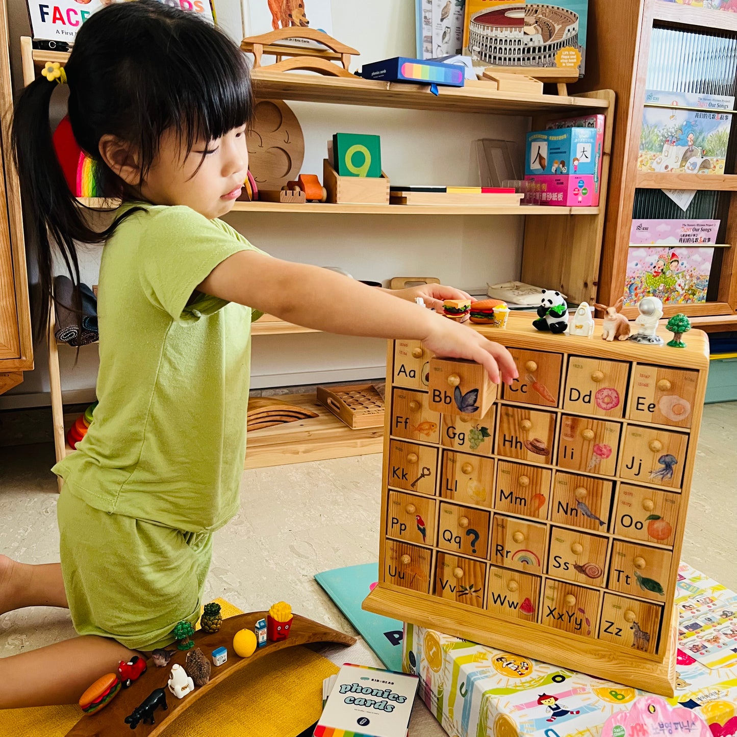 Montessori inspired Sound Cabinet 英文字母盒 連 75件小模型