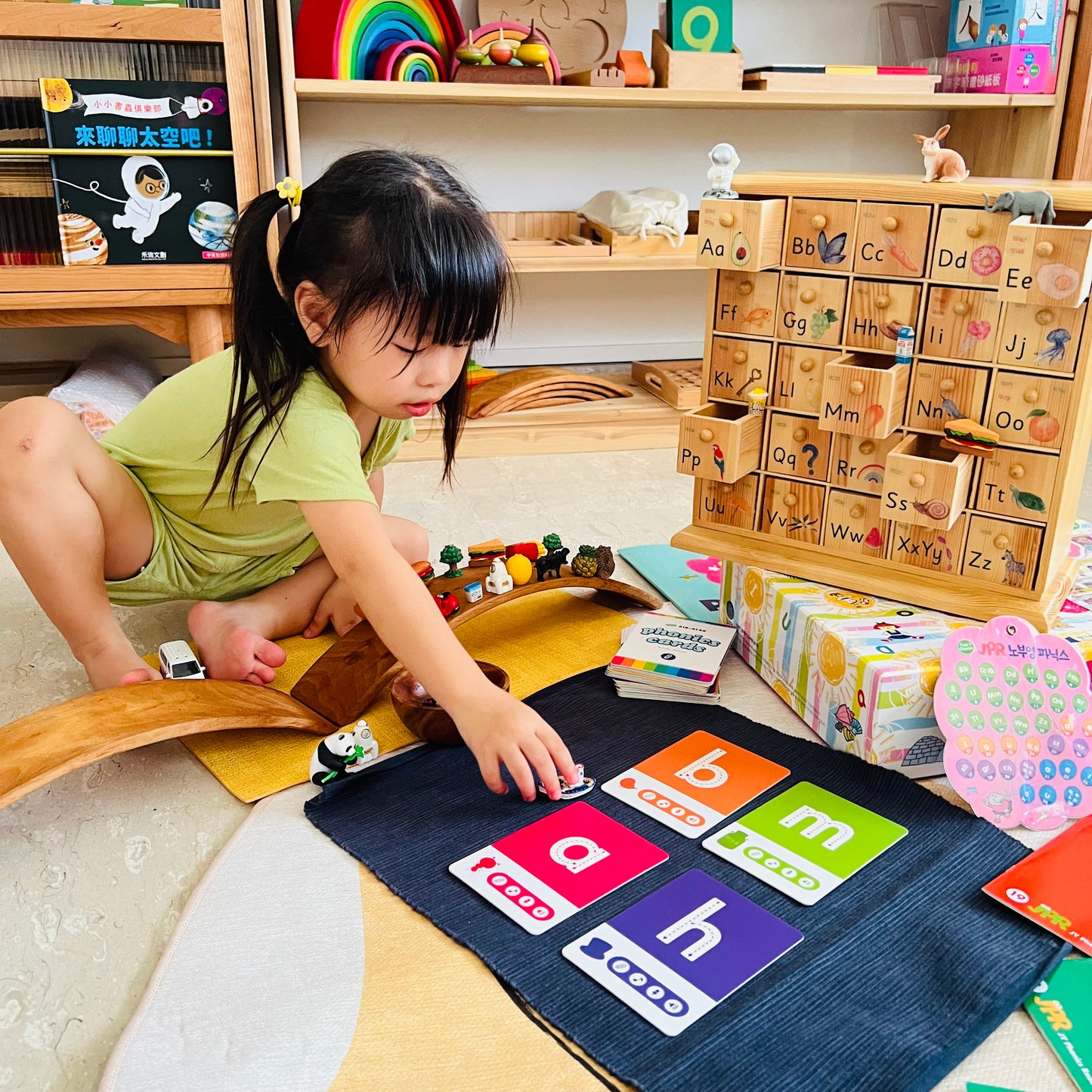 Montessori inspired Sound Cabinet 英文字母盒 連 75件小模型