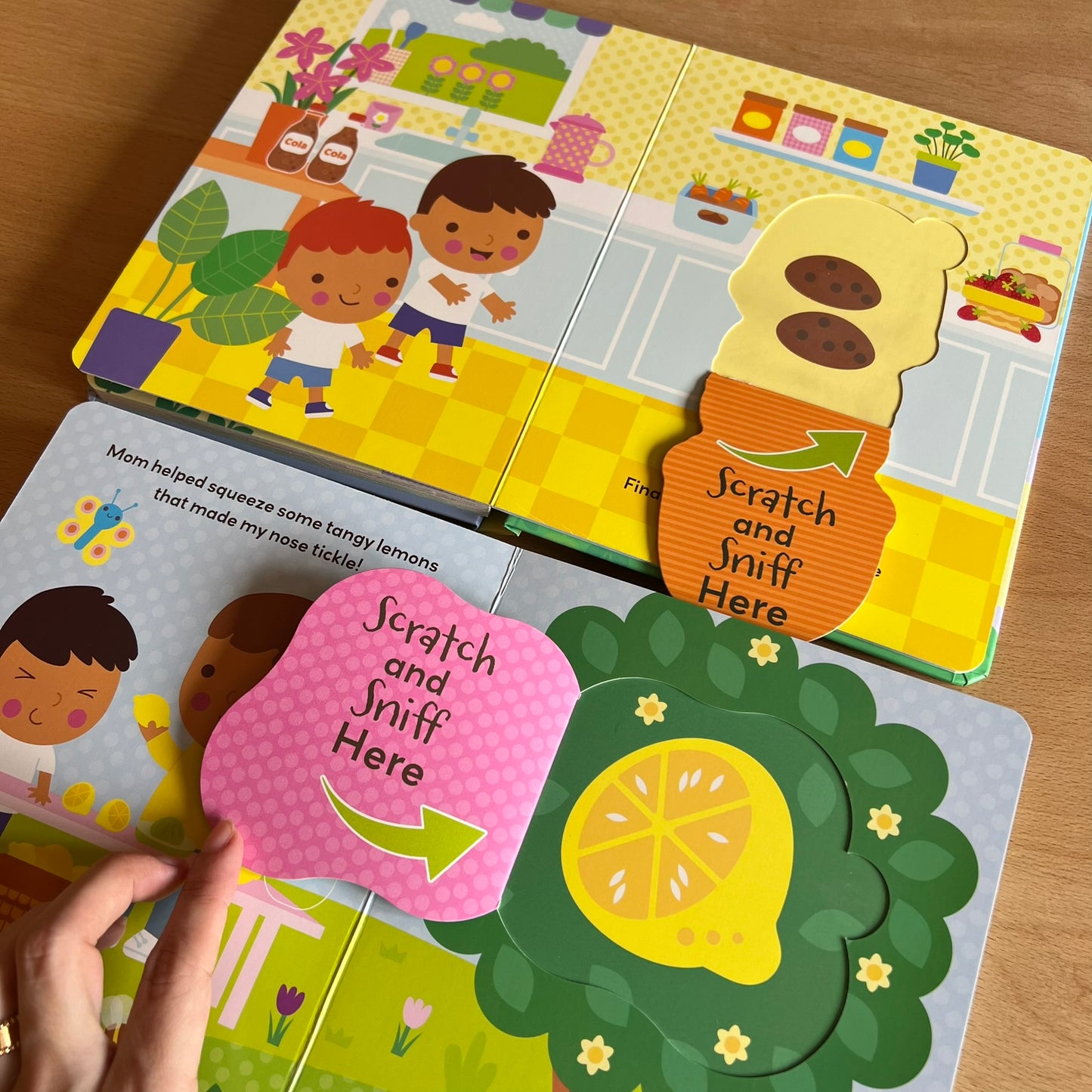 幼兒英文操作點讀書套組 (多感官操作書加真實圖片英文拼音讀本)