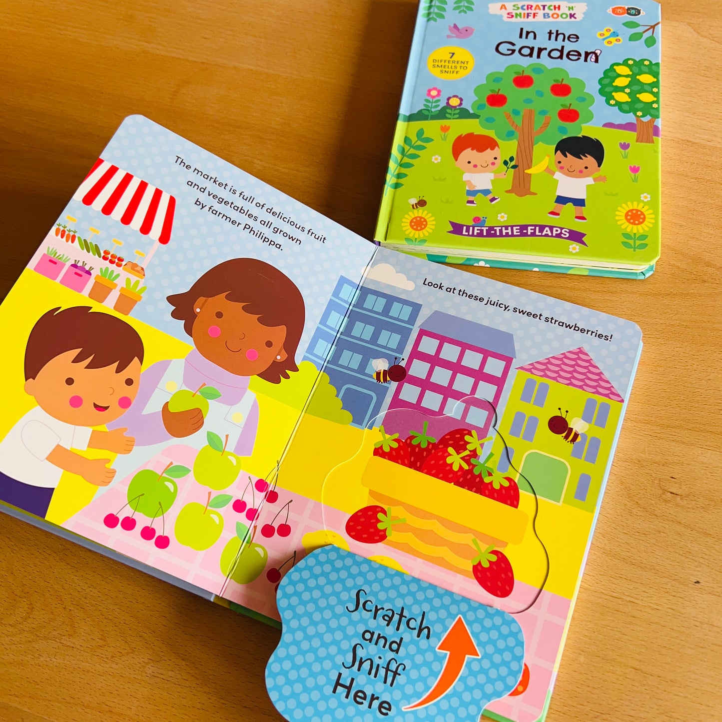 幼兒英文操作點讀書套組 (多感官操作書加真實圖片英文拼音讀本)