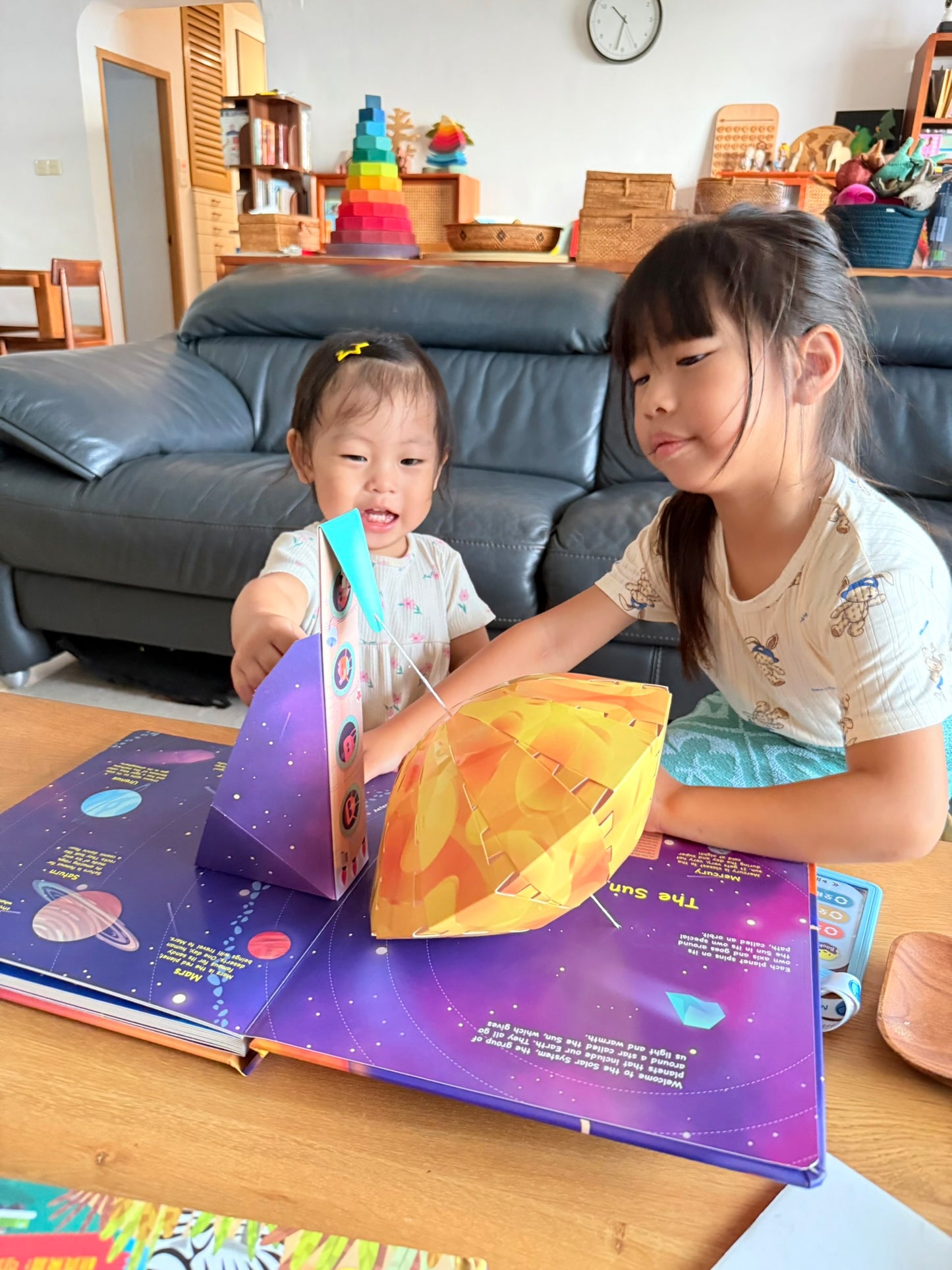 My First ATLAS of the Solar System 我的第一本立體太陽系圖集 點讀版 (中英文語音)