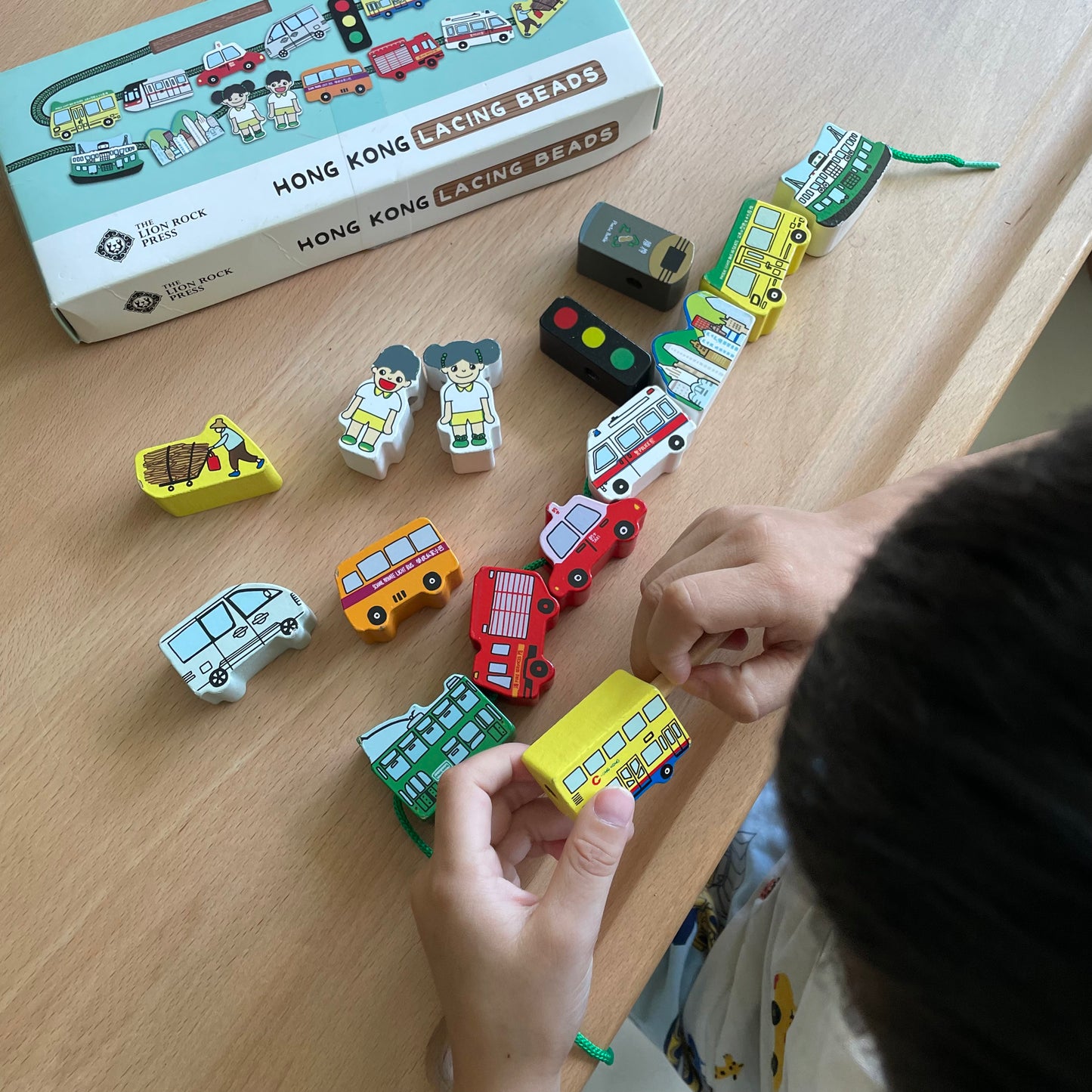 幼兒中文執筆寫字預備優惠套組「四選三」(Pin Poking 工作套組、 香港交通工具串珠 、觸感寫字小書及寫字板)