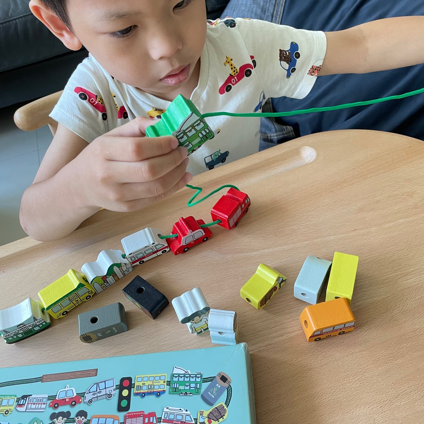 幼兒中文執筆寫字預備優惠套組「四選三」(Pin Poking 工作套組、 香港交通工具串珠 、觸感寫字小書及寫字板)