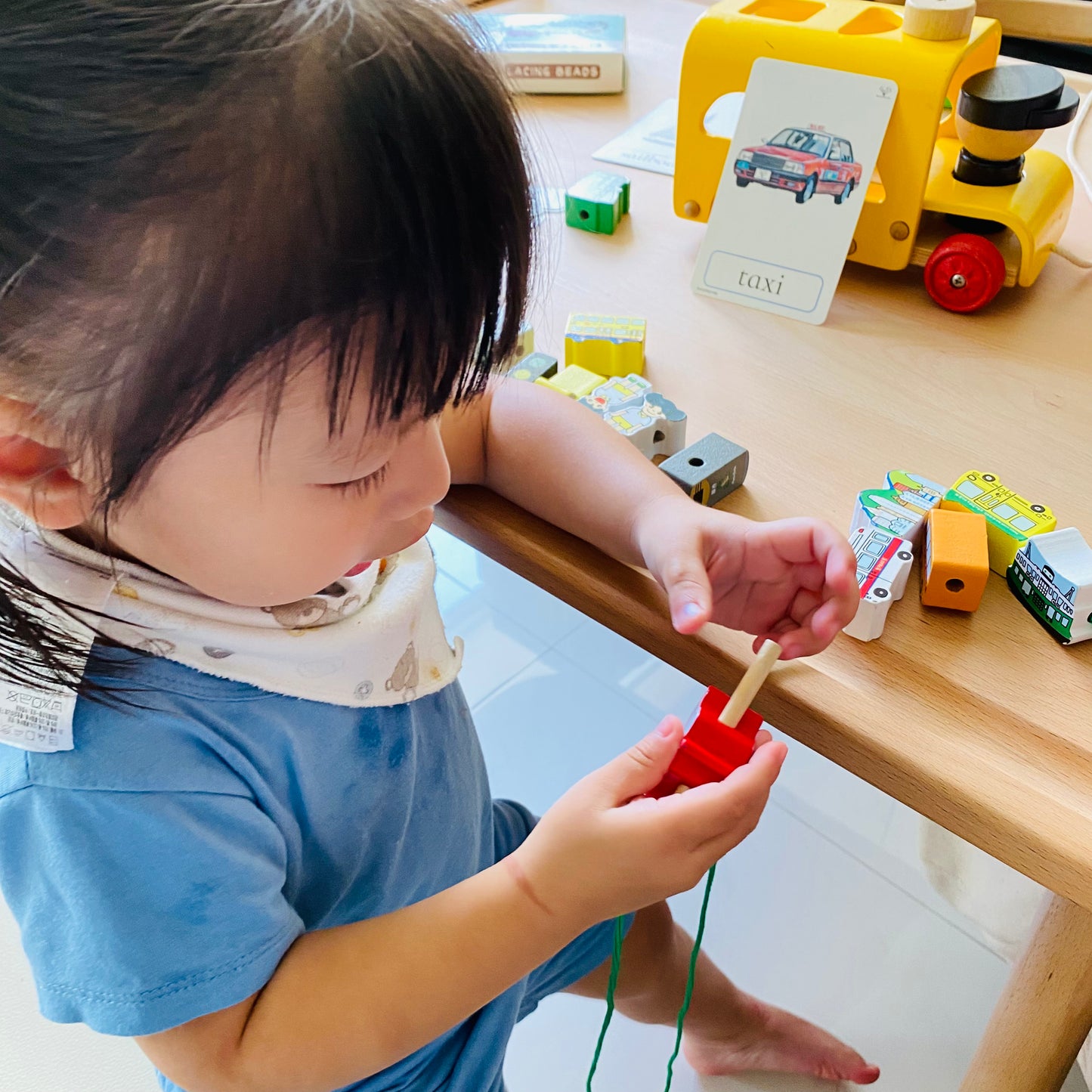 幼兒中文執筆寫字預備優惠套組「四選三」(Pin Poking 工作套組、 香港交通工具串珠 、觸感寫字小書及寫字板)