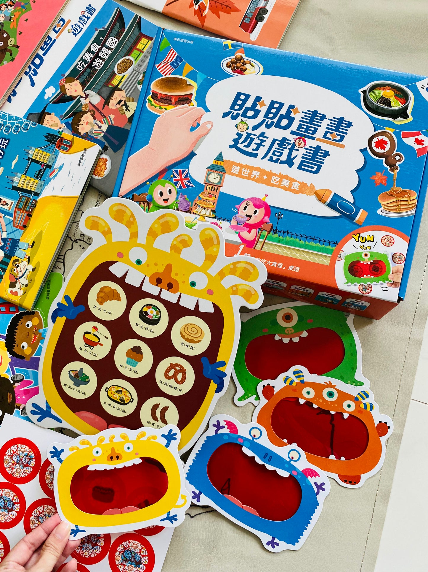 2. 遊世界,吃美食 《貼貼畫畫遊戲書~遊世界系列》