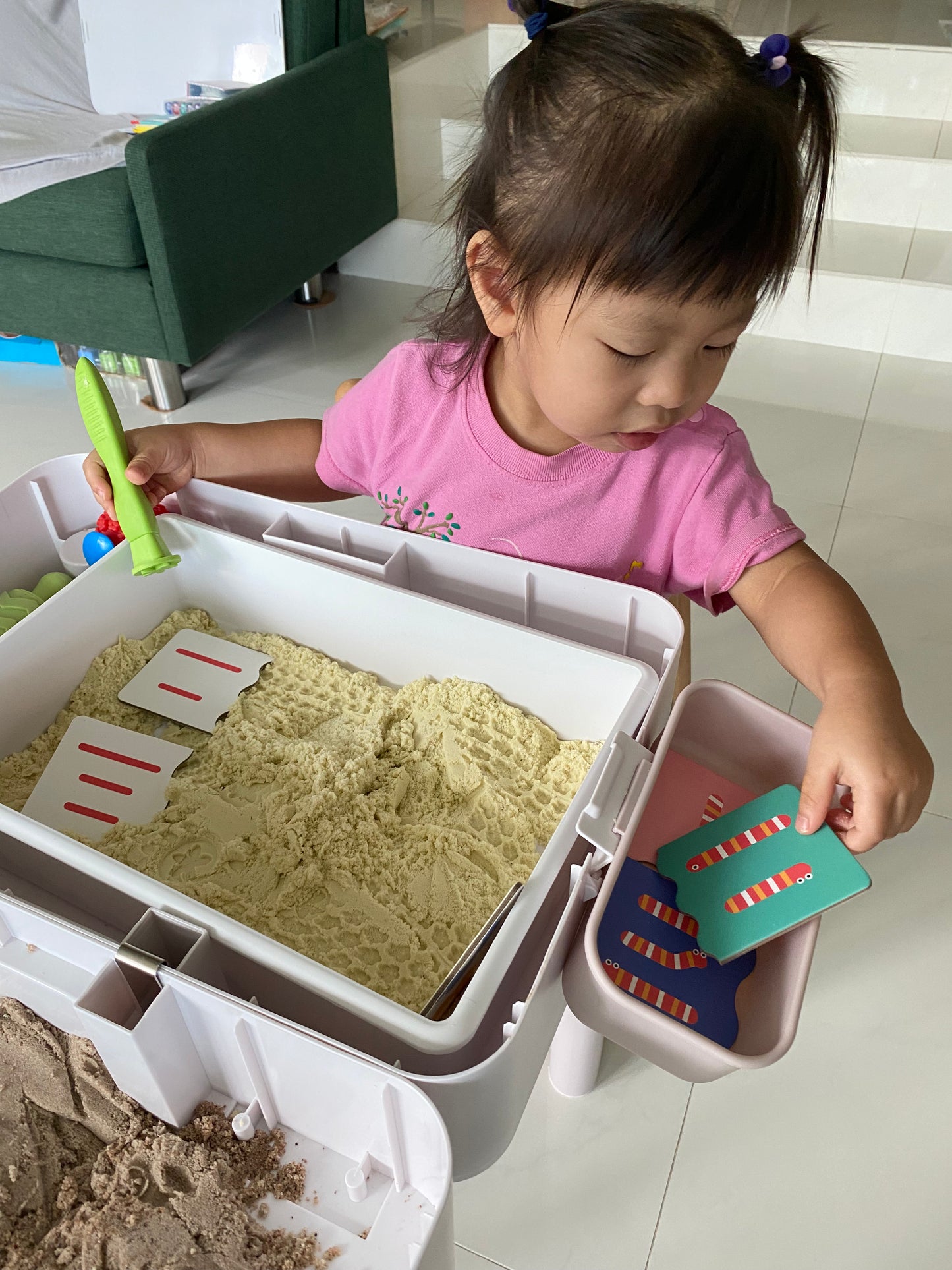 幼兒中文執筆寫字預備優惠套組「四選三」(Pin Poking 工作套組、 香港交通工具串珠 、觸感寫字小書及寫字板)