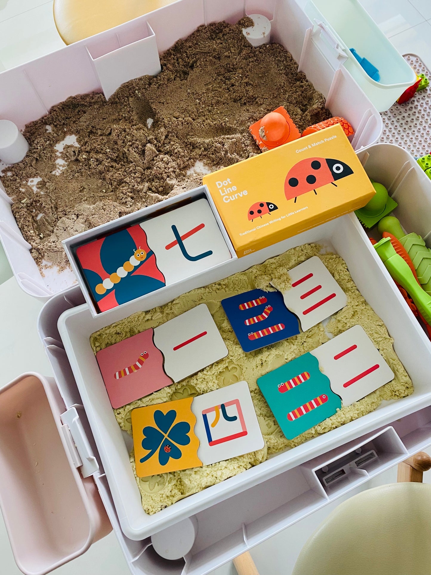 幼兒中文執筆寫字預備優惠套組「四選三」(Pin Poking 工作套組、 香港交通工具串珠 、觸感寫字小書及寫字板)