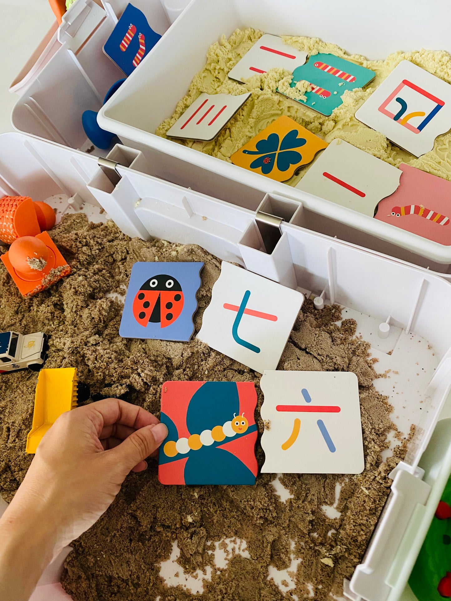 幼兒中文執筆寫字預備優惠套組「四選三」(Pin Poking 工作套組、 香港交通工具串珠 、觸感寫字小書及寫字板)