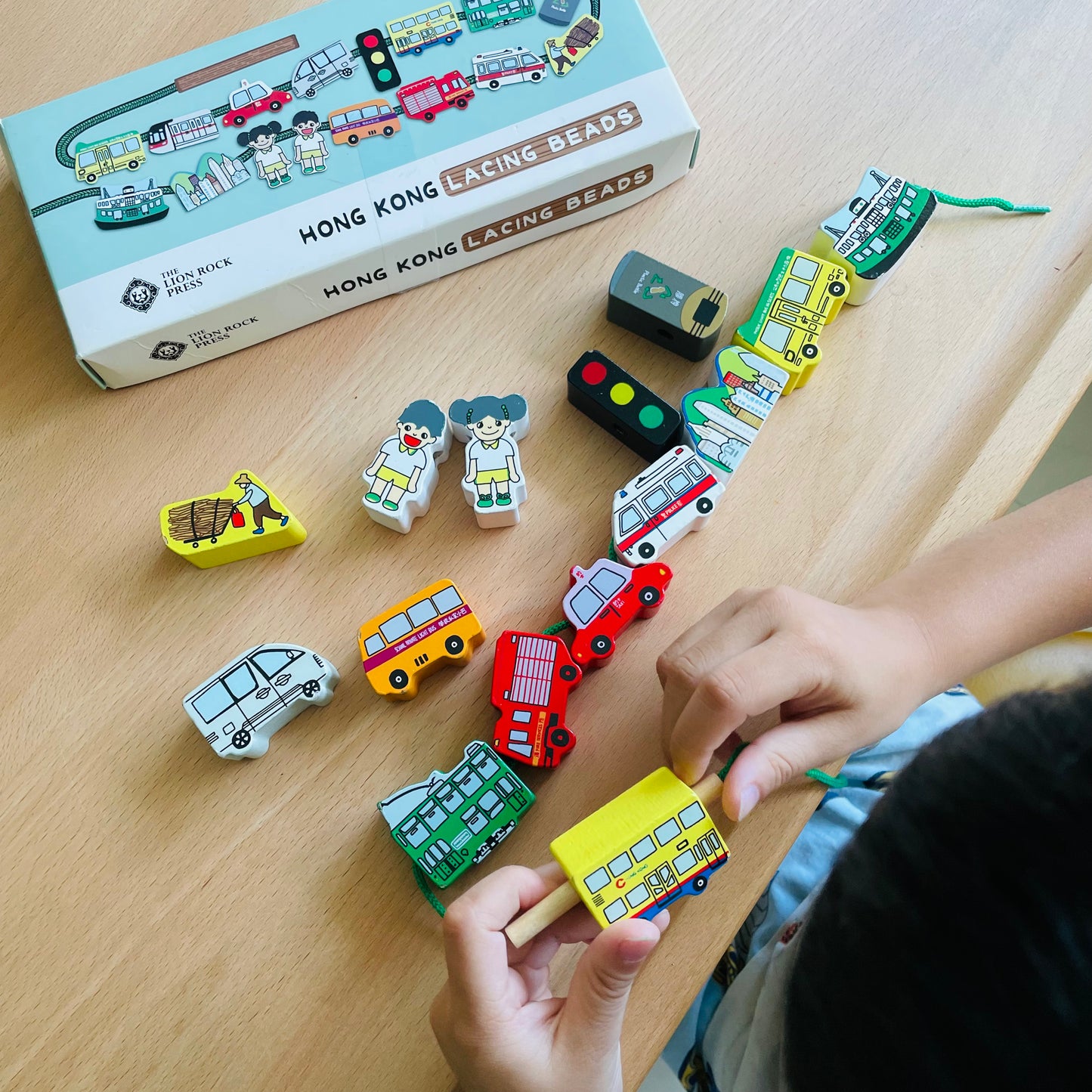 幼兒中文執筆寫字預備優惠套組「四選三」(Pin Poking 工作套組、 香港交通工具串珠 、觸感寫字小書及寫字板)