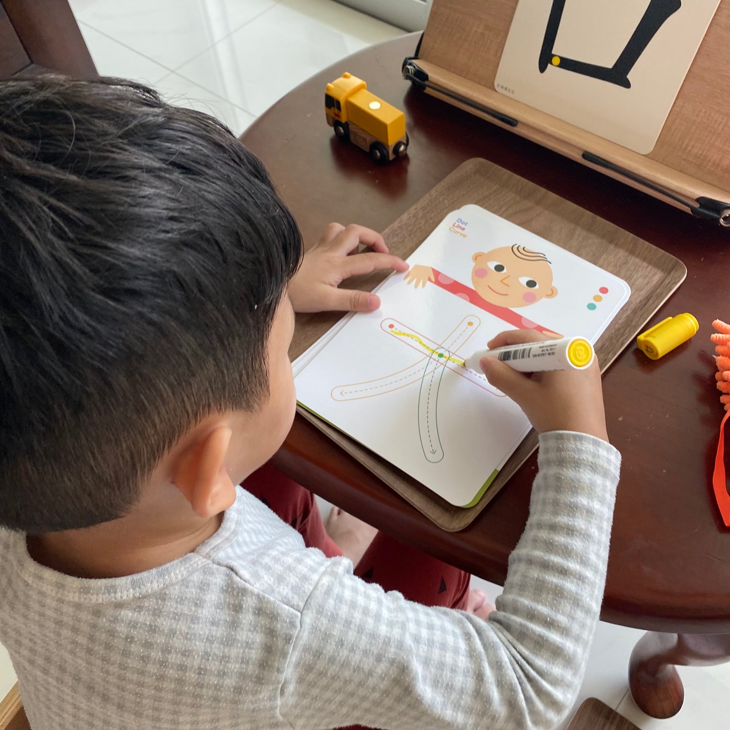 幼兒中文執筆寫字預備優惠套組「四選三」(Pin Poking 工作套組、 香港交通工具串珠 、觸感寫字小書及寫字板)