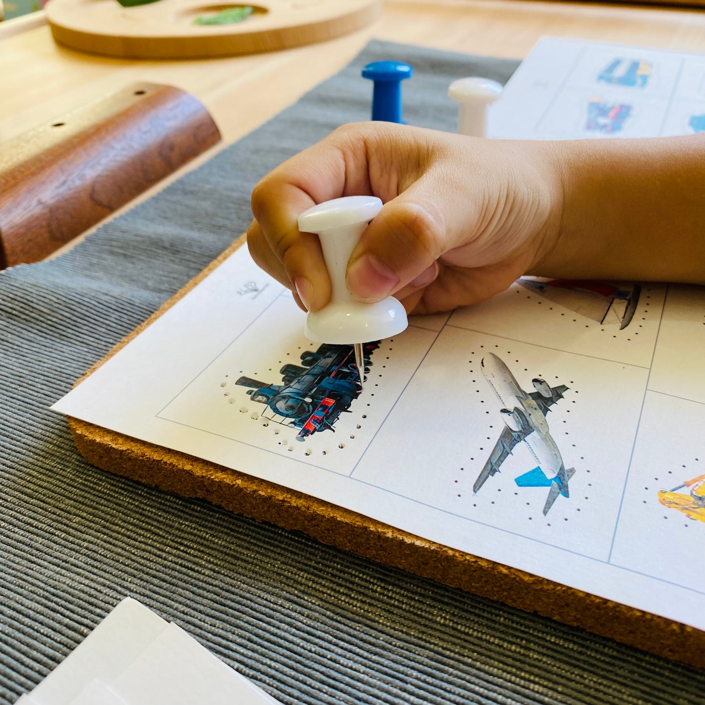 幼兒中文執筆寫字預備優惠套組「四選三」(Pin Poking 工作套組、 香港交通工具串珠 、觸感寫字小書及寫字板)