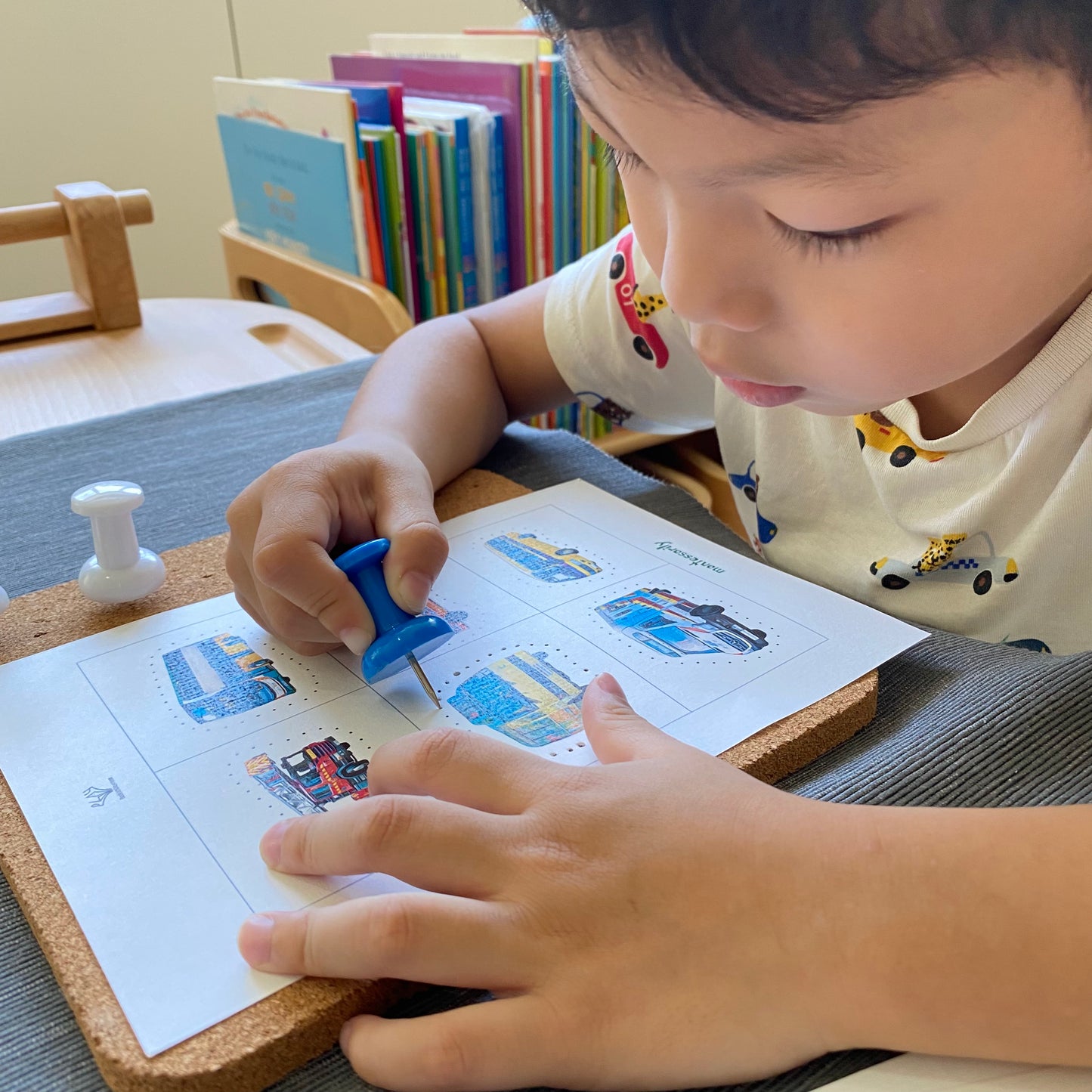 幼兒中文執筆寫字預備優惠套組「四選三」(Pin Poking 工作套組、 香港交通工具串珠 、觸感寫字小書及寫字板)