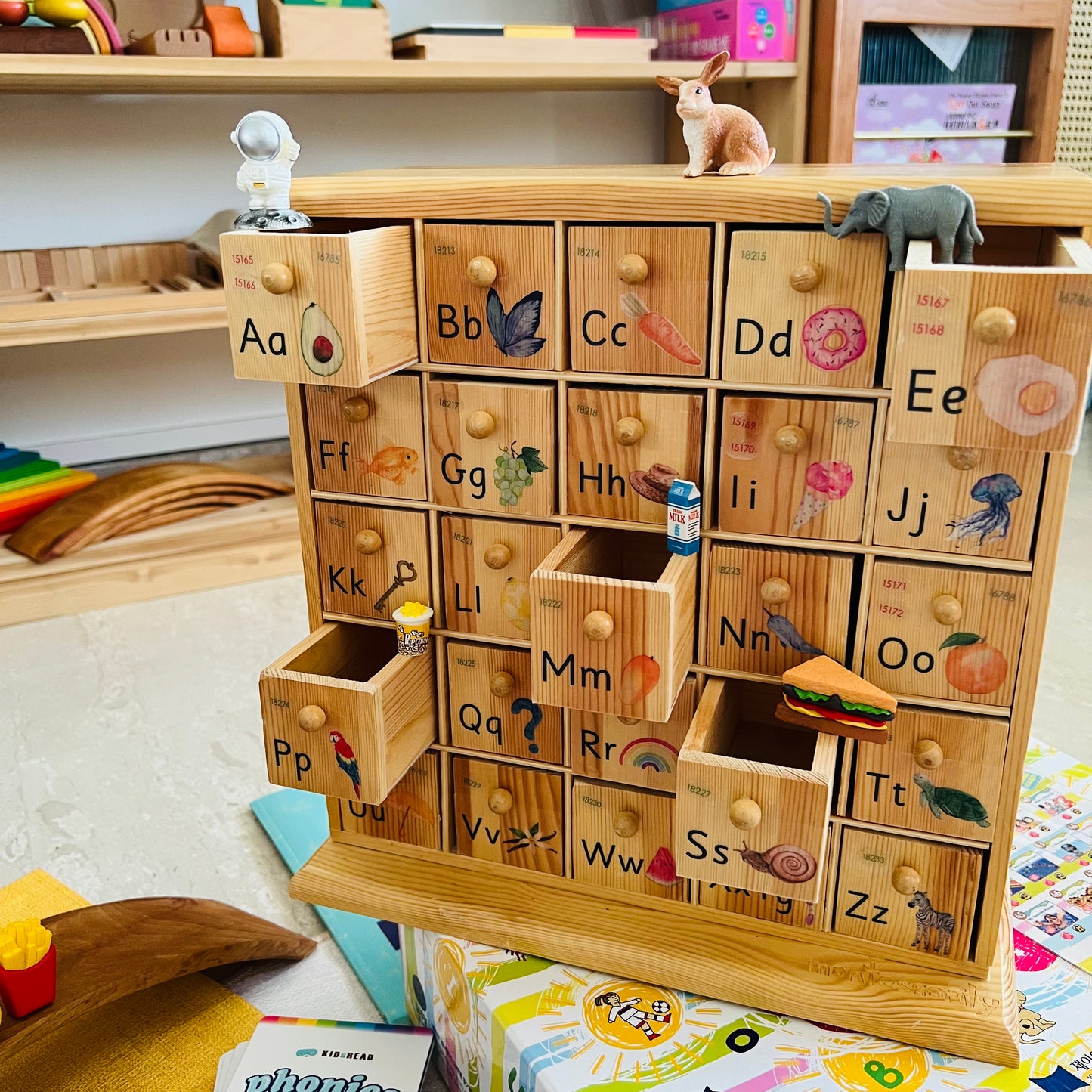 Montessori inspired Sound Cabinet 英文字母盒 連 75件小模型
