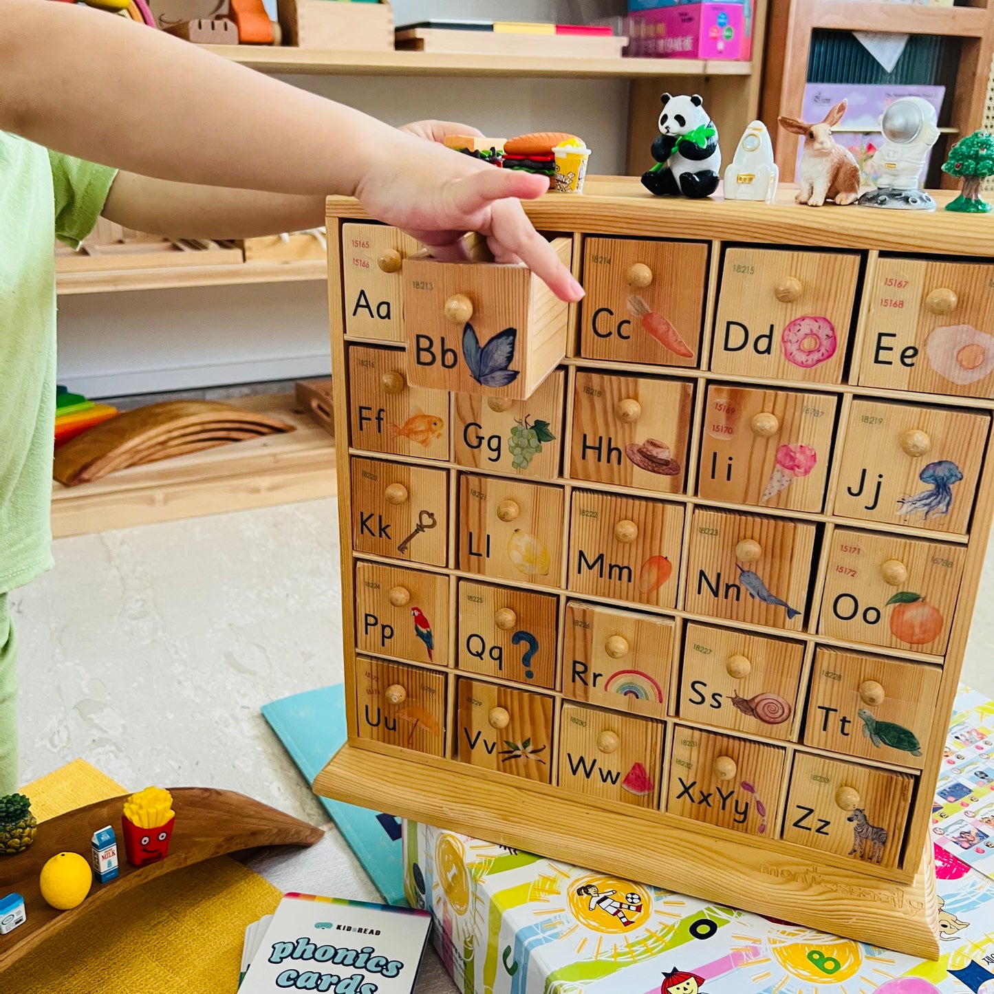 Montessori inspired Sound Cabinet 英文字母盒 連 75件小模型