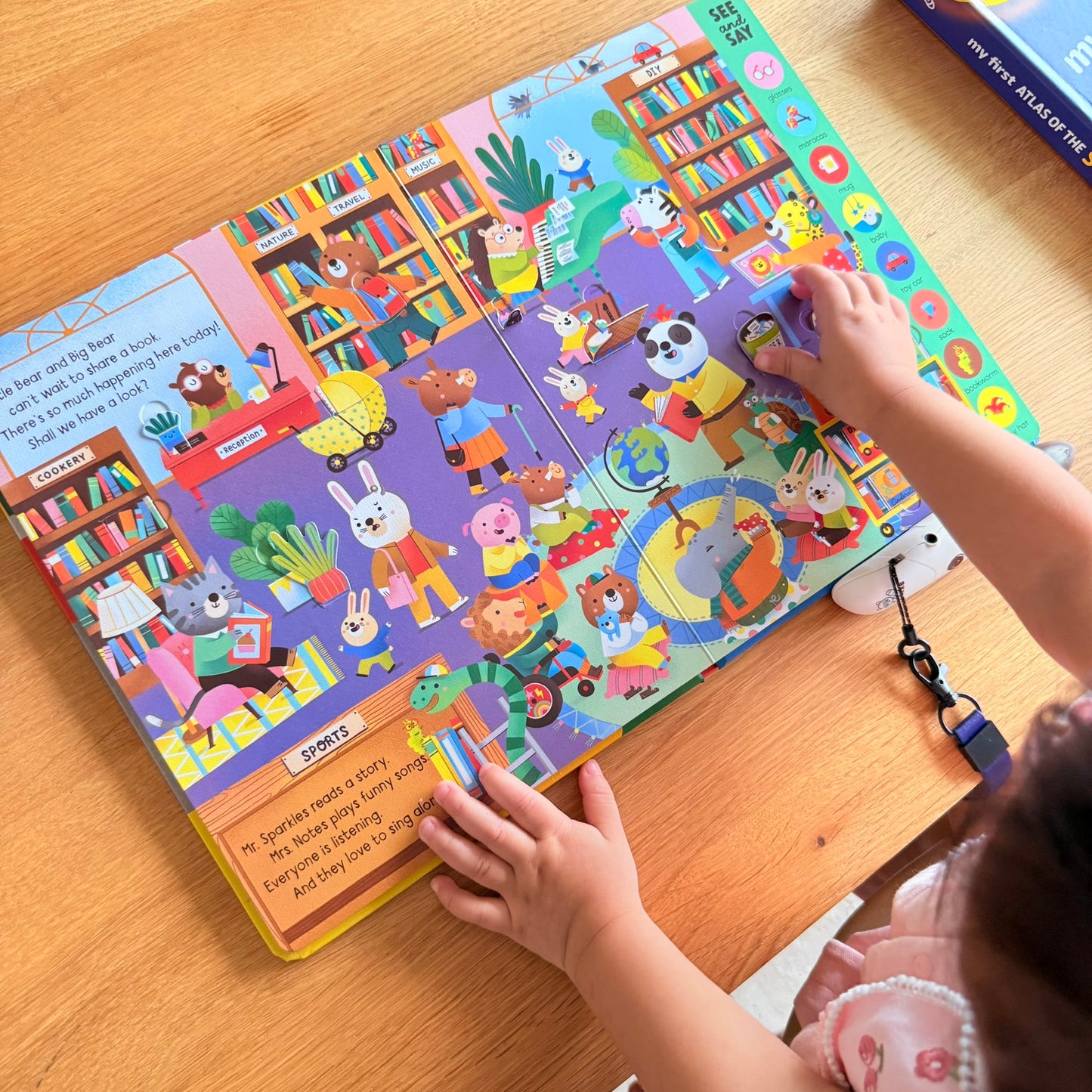 BUSY DAY 找找遊戲翻翻書