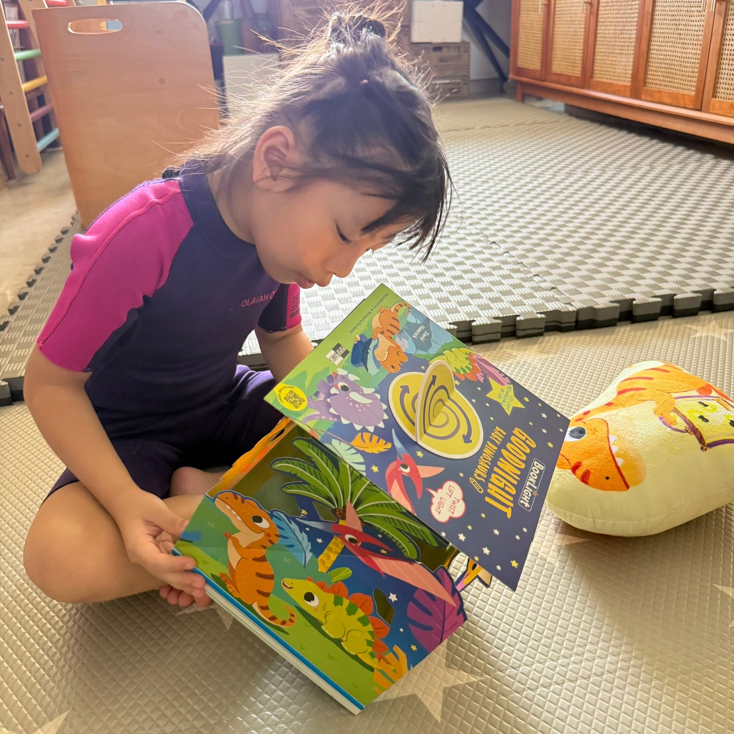 Goodnight, Baby Dinosaurs 小恐龍的晚安魔法 [限量送恐龍抱枕 (款式隨機)]