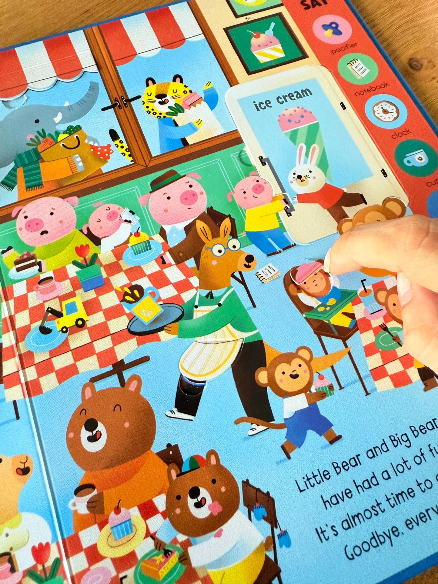 BUSY DAY 找找遊戲翻翻書