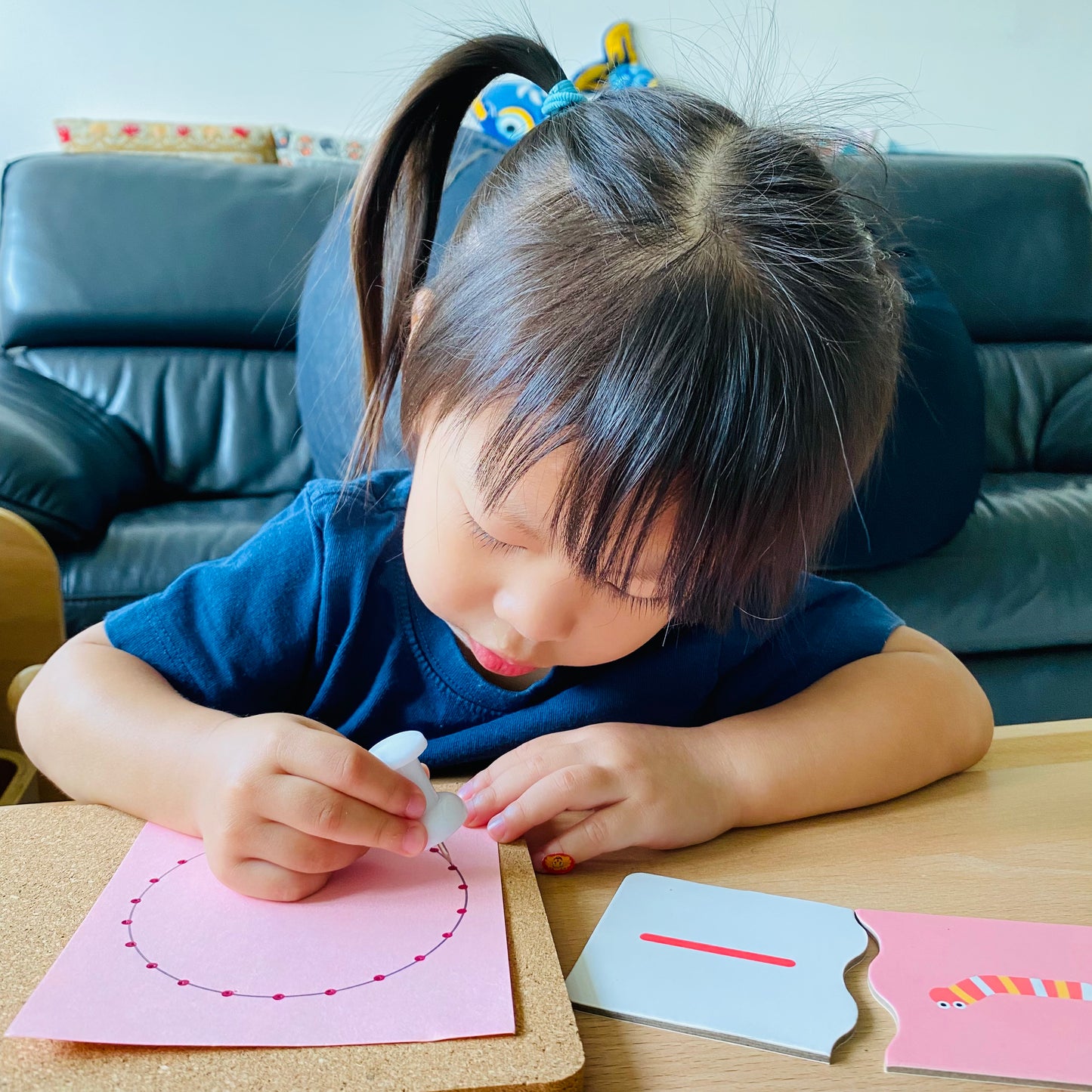 幼兒中文執筆寫字預備優惠套組「四選三」（Pin Poking 工作套組、 香港交通工具串珠 、觸感寫字小書及寫字板）