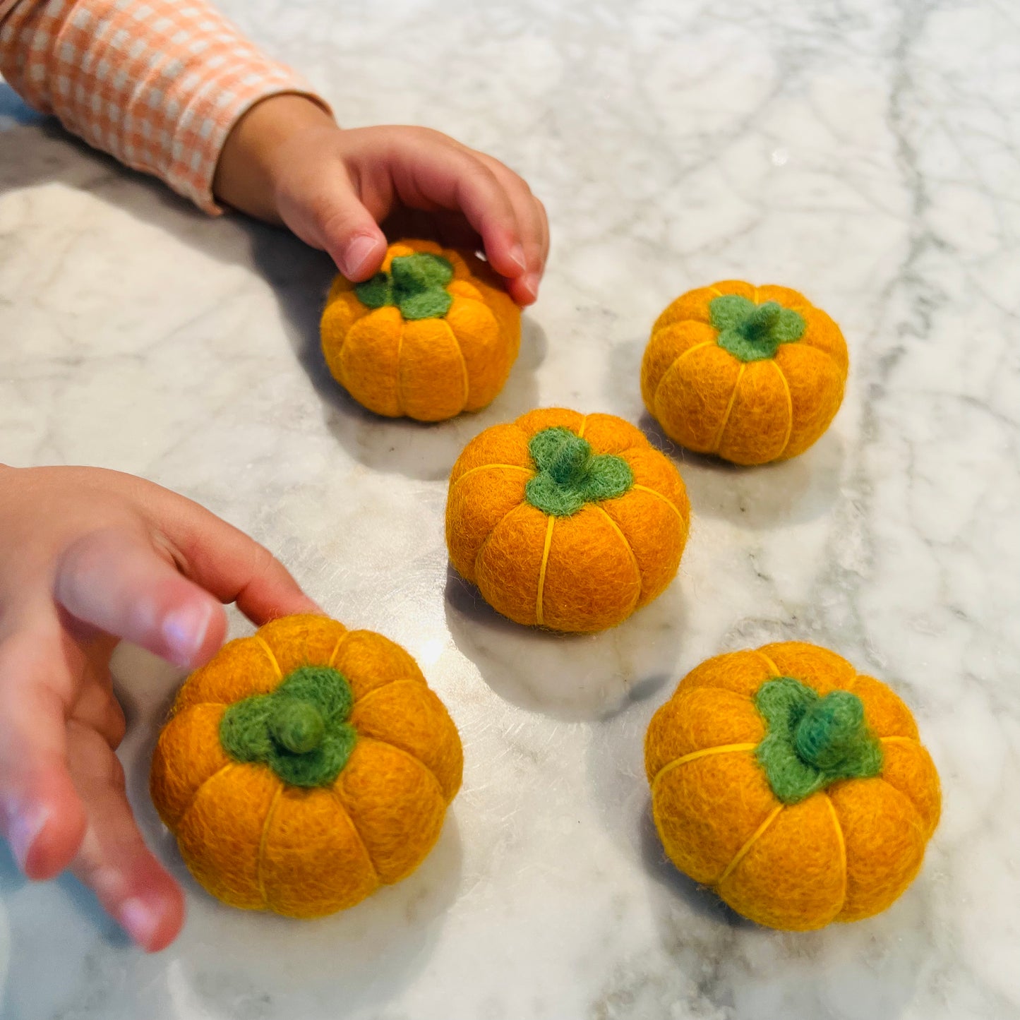 Felt pumpkin (a set of 5) Orange