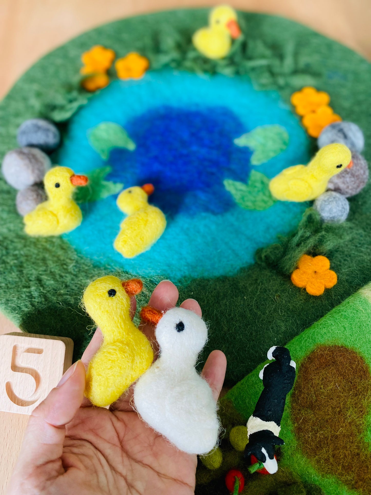 Duck Pond with 6 Ducks Play Mat Playscape 小池塘主題遊戲地墊