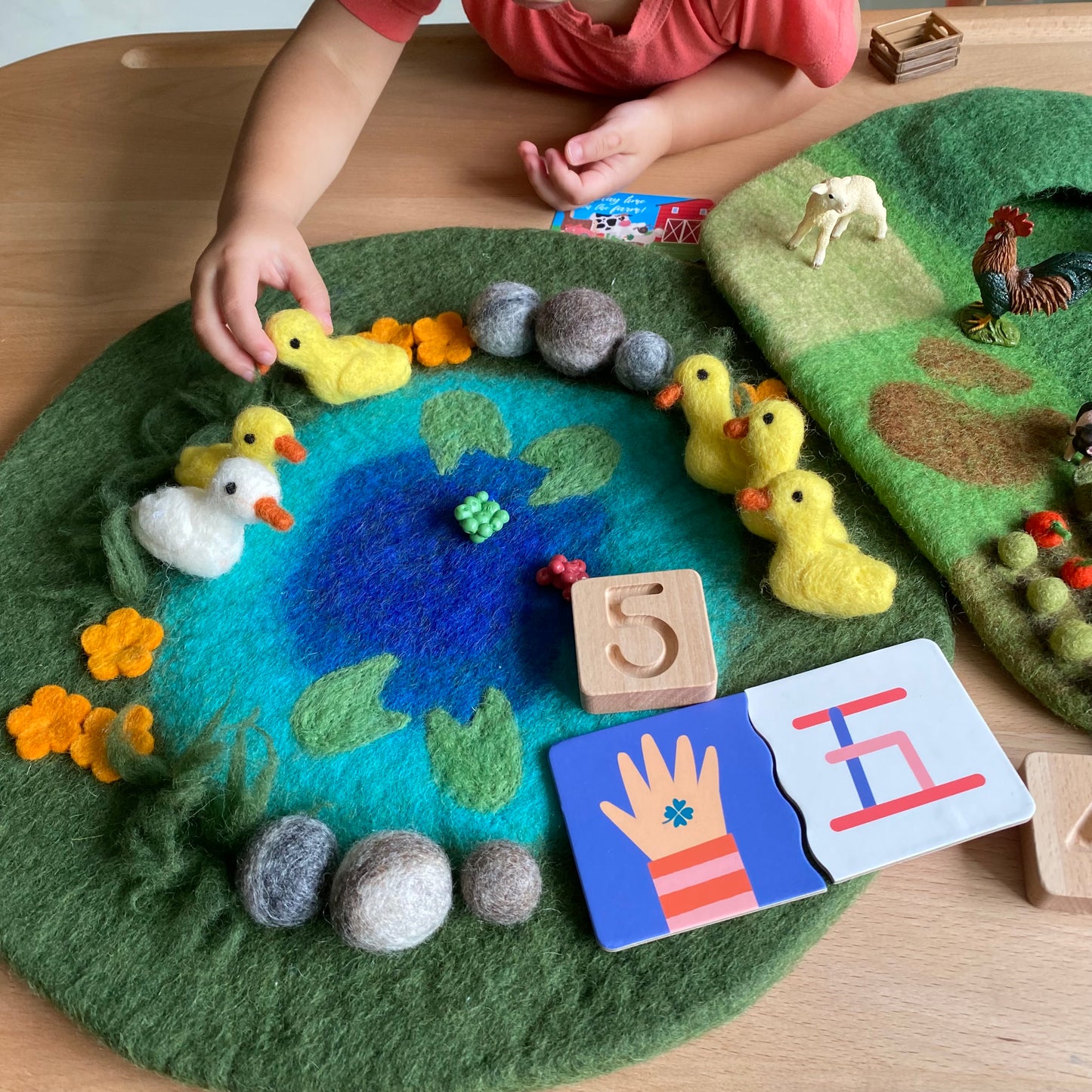 Duck Pond with 6 Ducks Play Mat Playscape 小池塘主題遊戲地墊